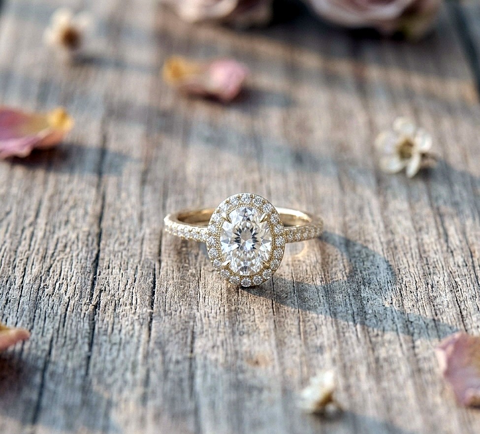 Oval diamond halo engagement ring